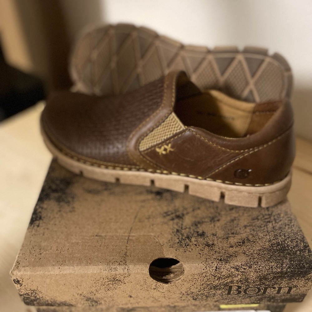 BORN men’s slip on shoes